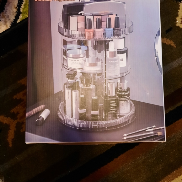 Rotating Makeup Organizer - Picture 1 of 3